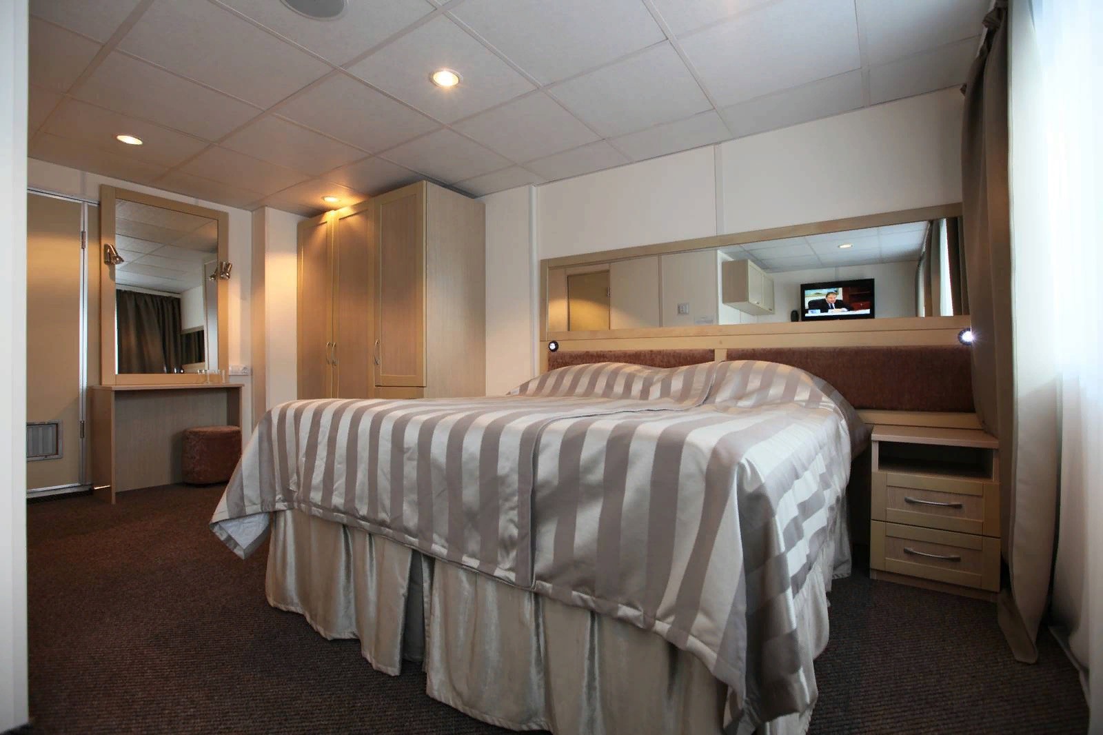 теплоход огни города. теплоход огни большого города. теплоход в огнях. теплоход огни большого города. теплоход огни города.